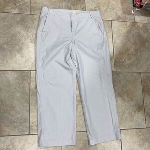 Light blueish grey pant.